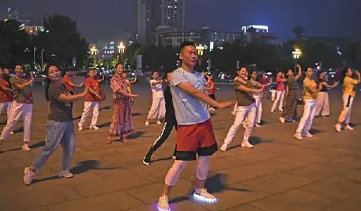 广场舞多多社区活动